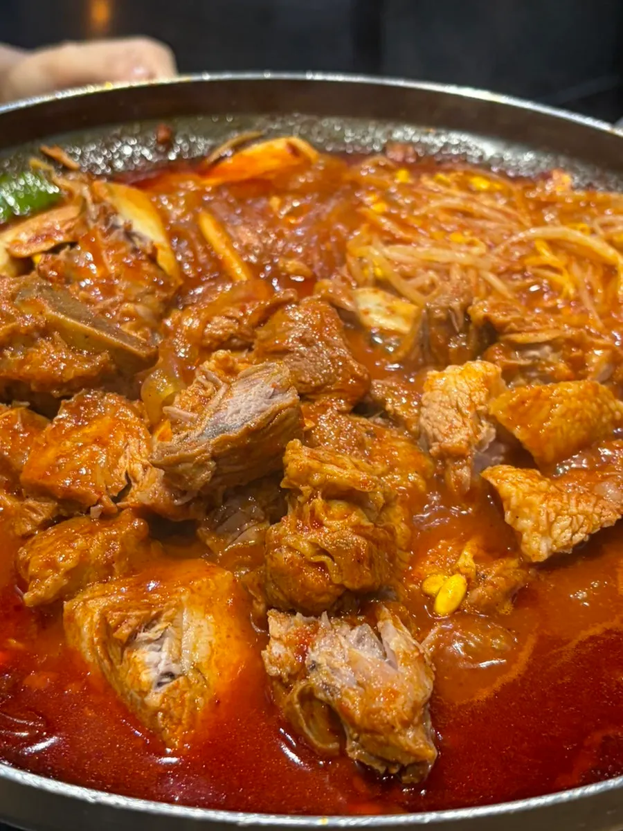 보글보글 끓는 갈비찜과 당면