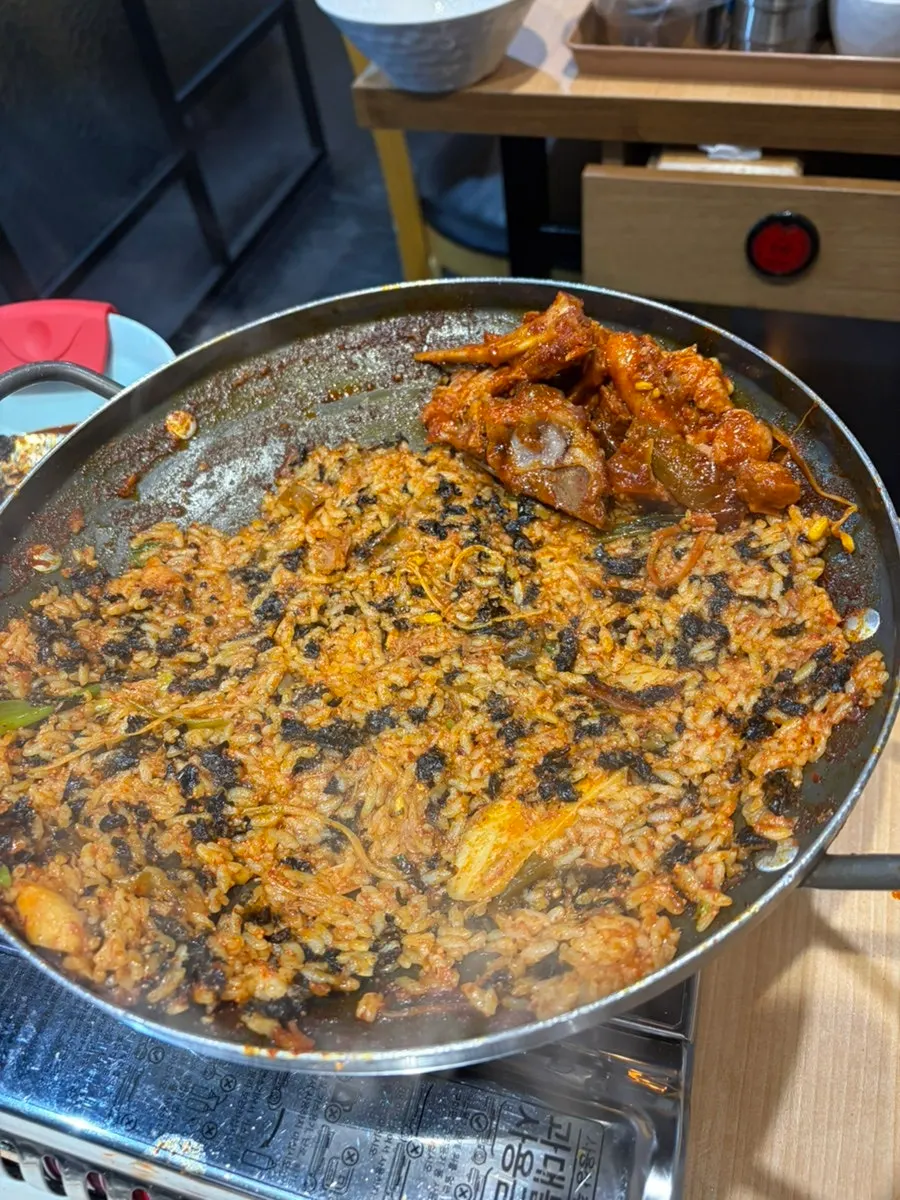 완성된 매운 갈비찜 양념 볶음밥