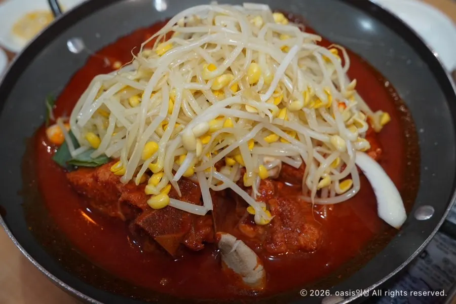 Scooping the fluffy hotpot rice