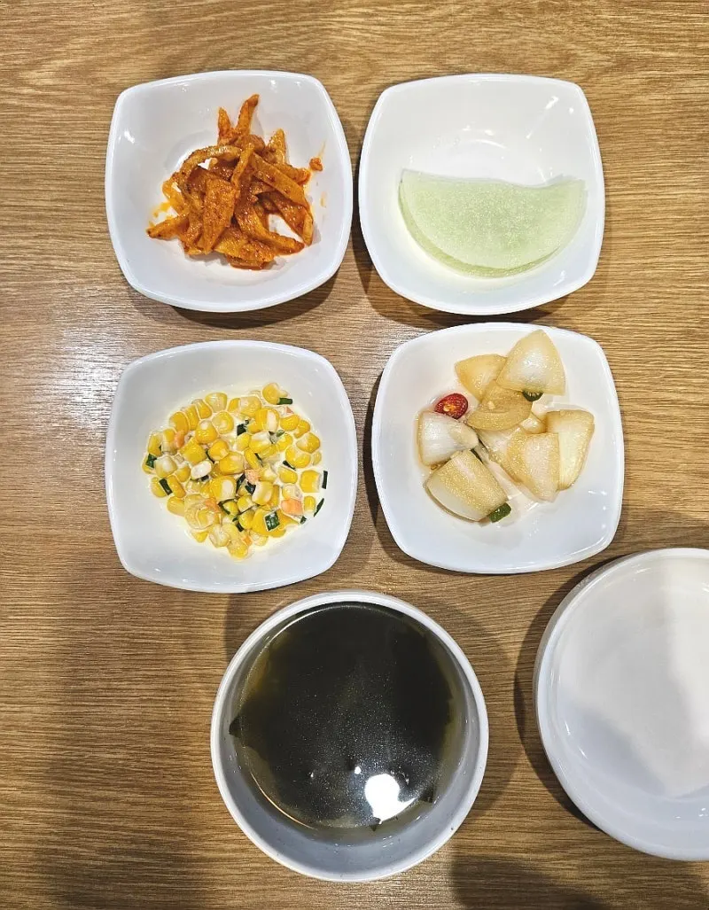 매운갈비찜과 함께 나온 밑반찬