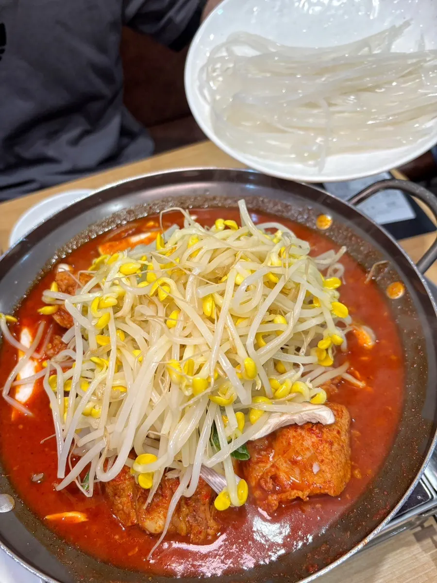 끓기 시작한 매운갈비찜 순한맛