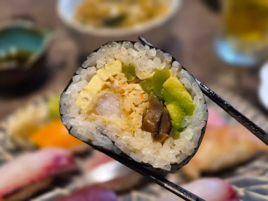 A course including sushi and udon