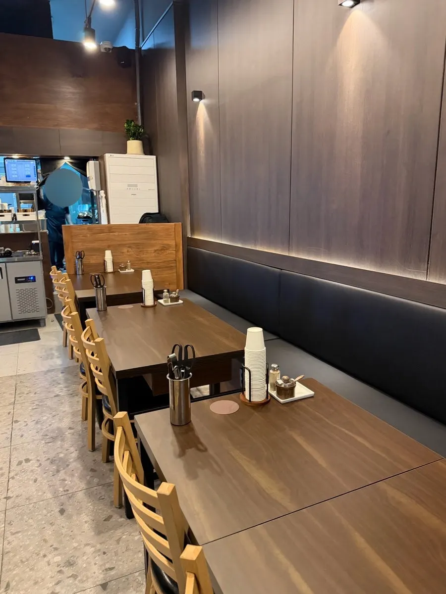 Table seating at Yukhwang suitable for groups