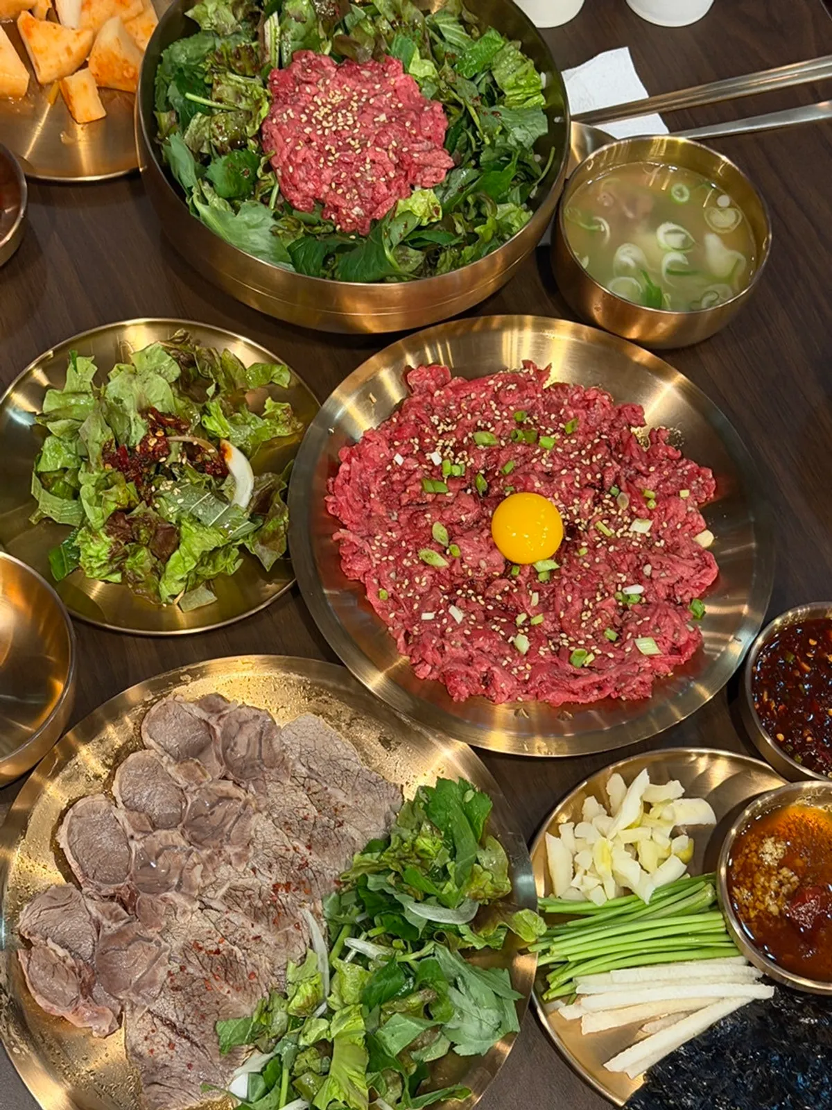 Full view of Yukhwang's yukhoe table spread