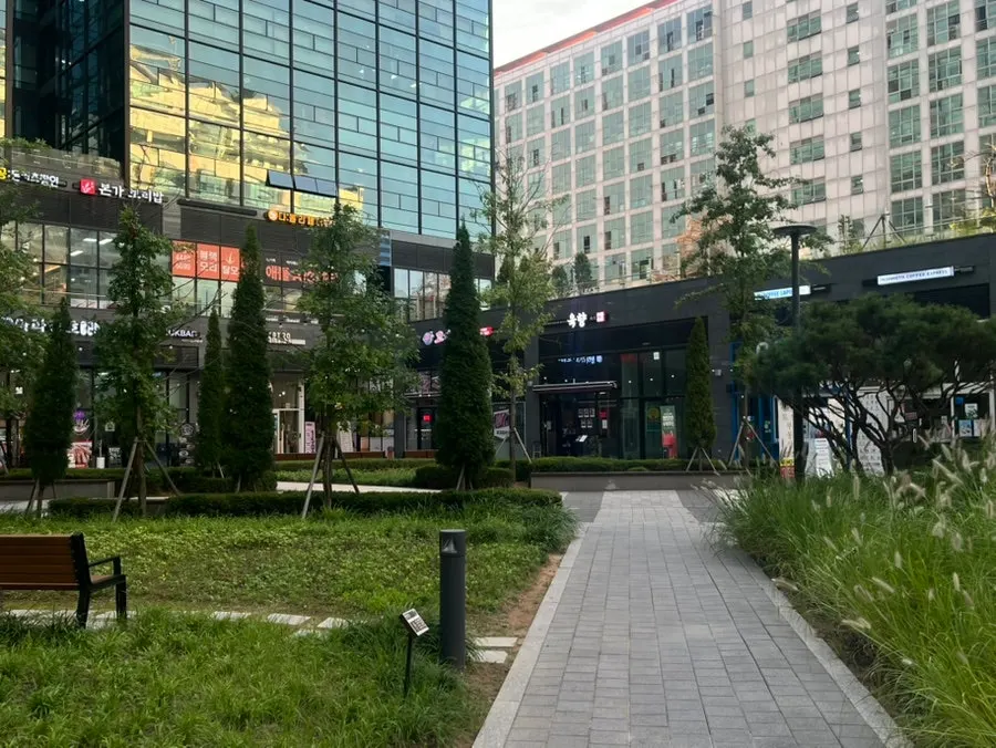 육회비빔밥을 소개하는 식사 사진