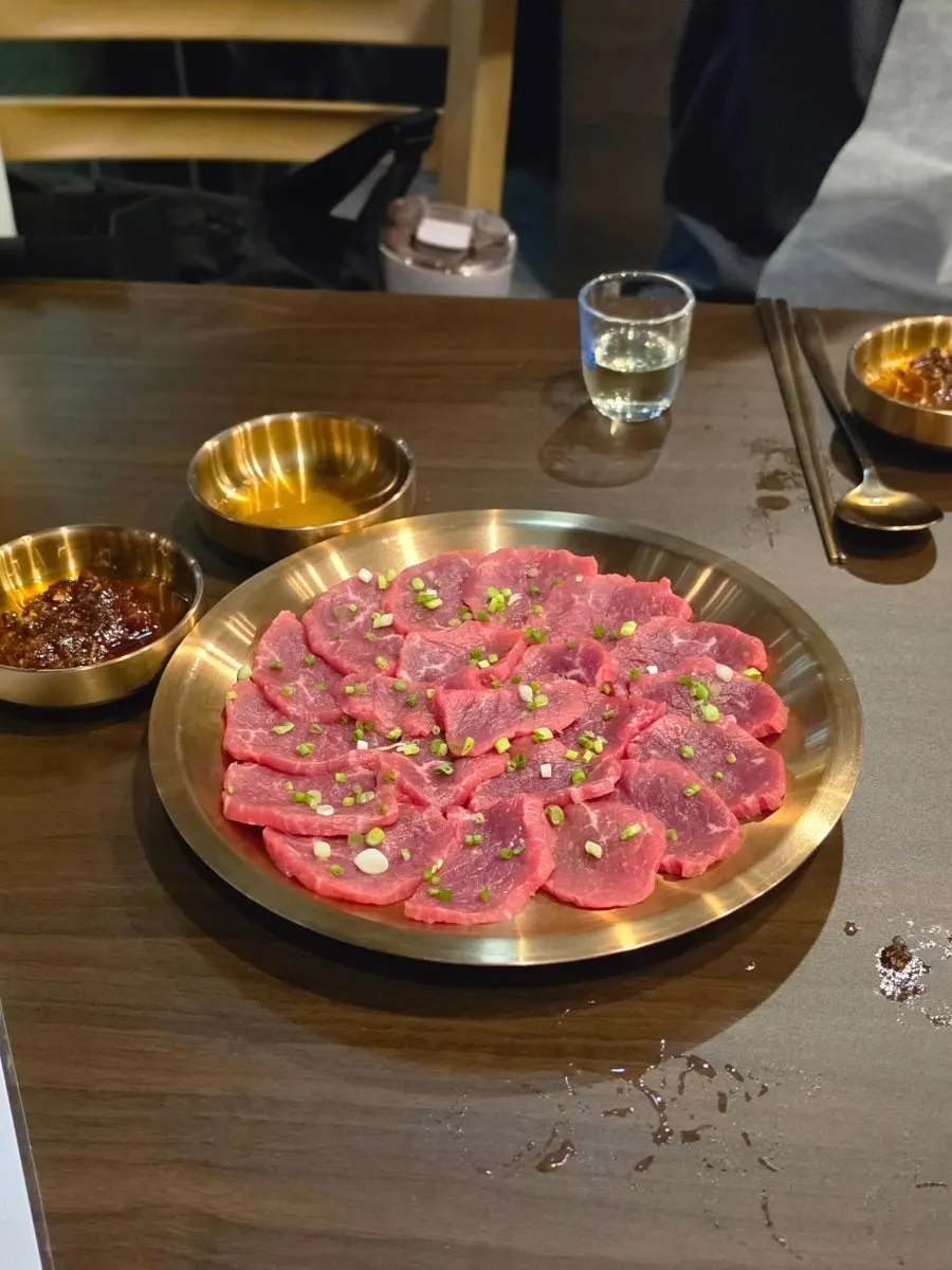 전통주와 함께 먹은 육향 뭉티기