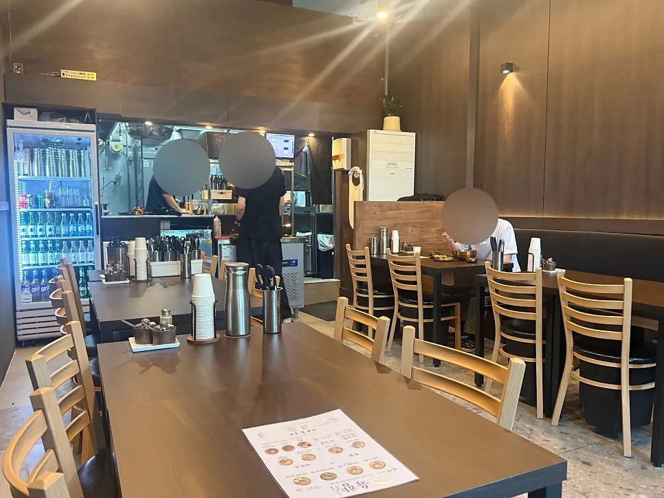 Interior of Yukhwang with spacious tables