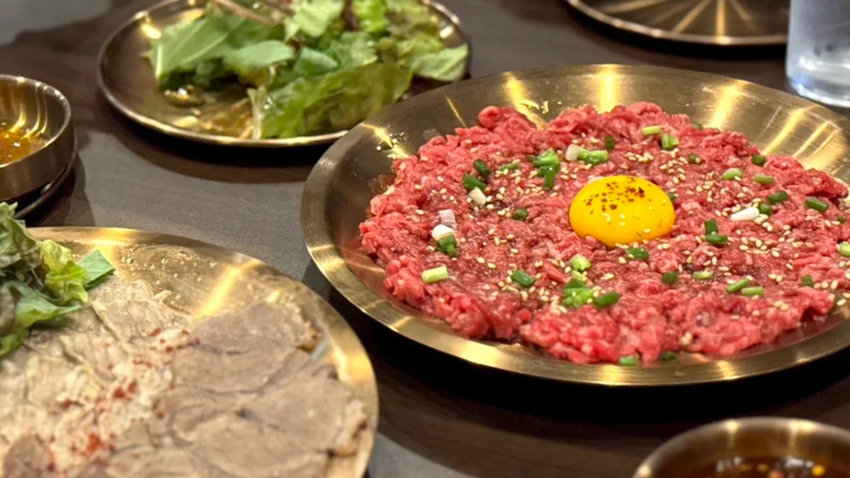 Yukhoe and suyuk plate spread at Yukhwang