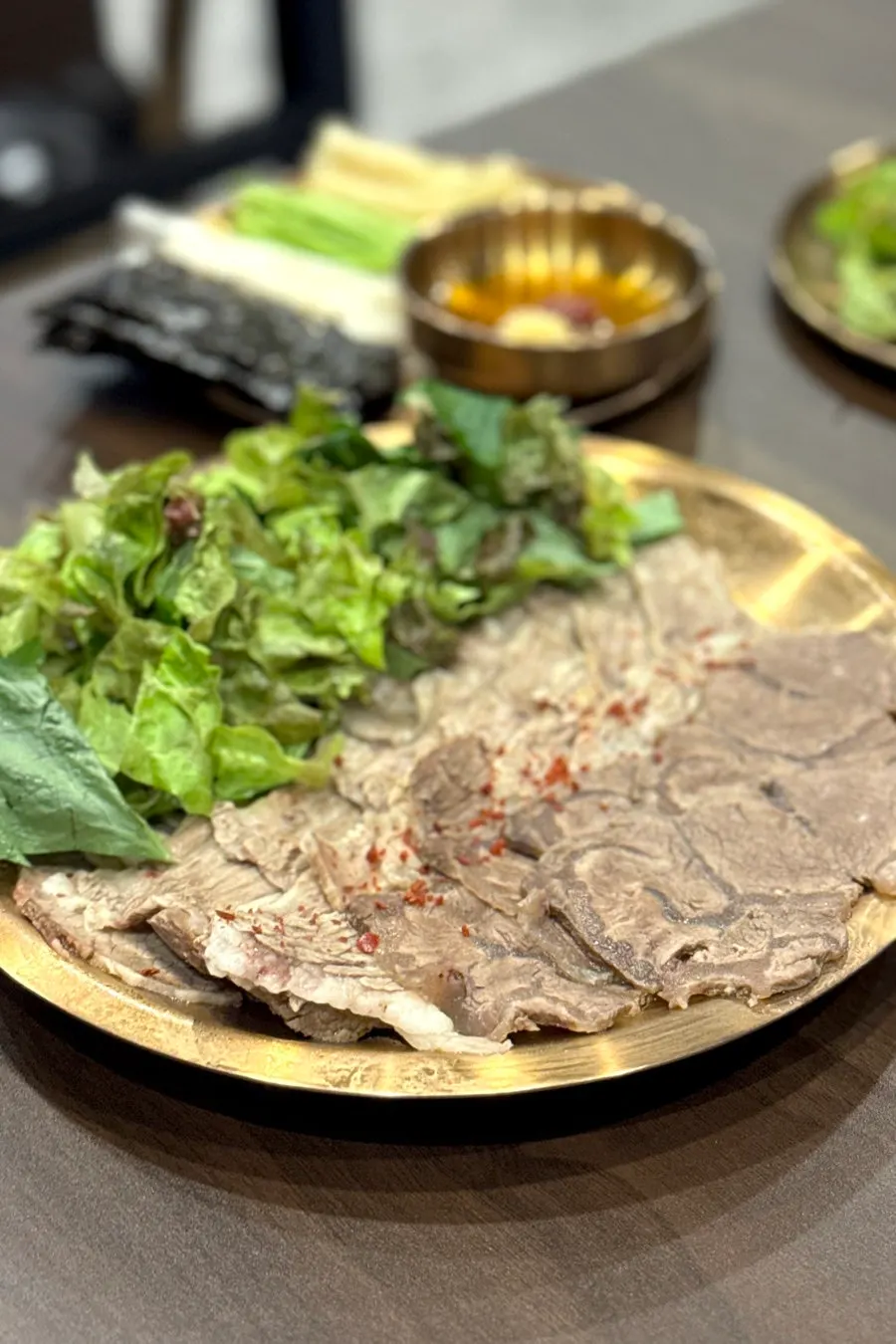 Suyuk made with domestic hanwoo brisket and shank