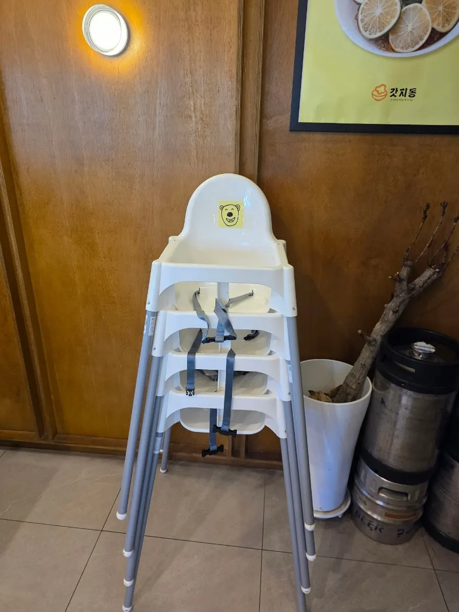 Baby chair set up at Gatjidong