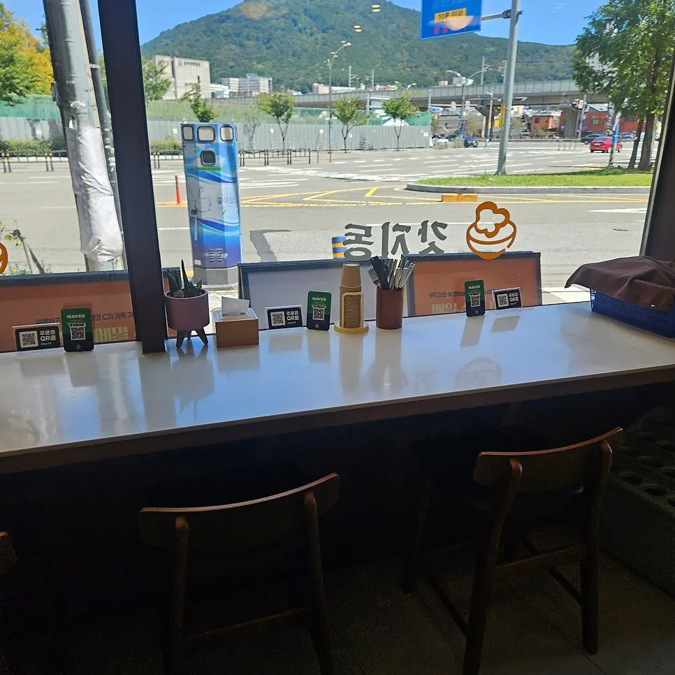 갓지동 부산장전점 테이블 세팅