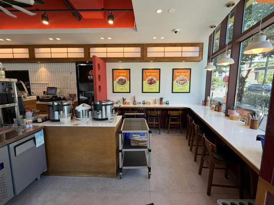 Tables inside Gatjidong Busan Jangjeon Branch