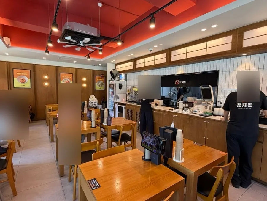 Window seating at Gatjidong Busan Jangjeon Branch