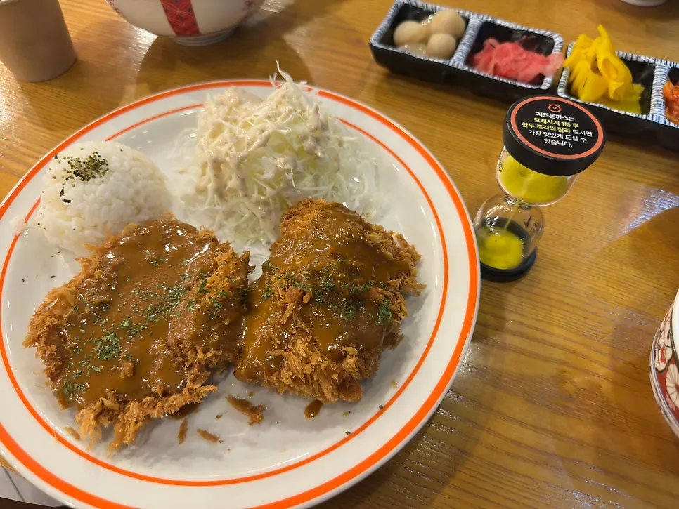 Table spread of half-and-half tonkatsu and mini udon