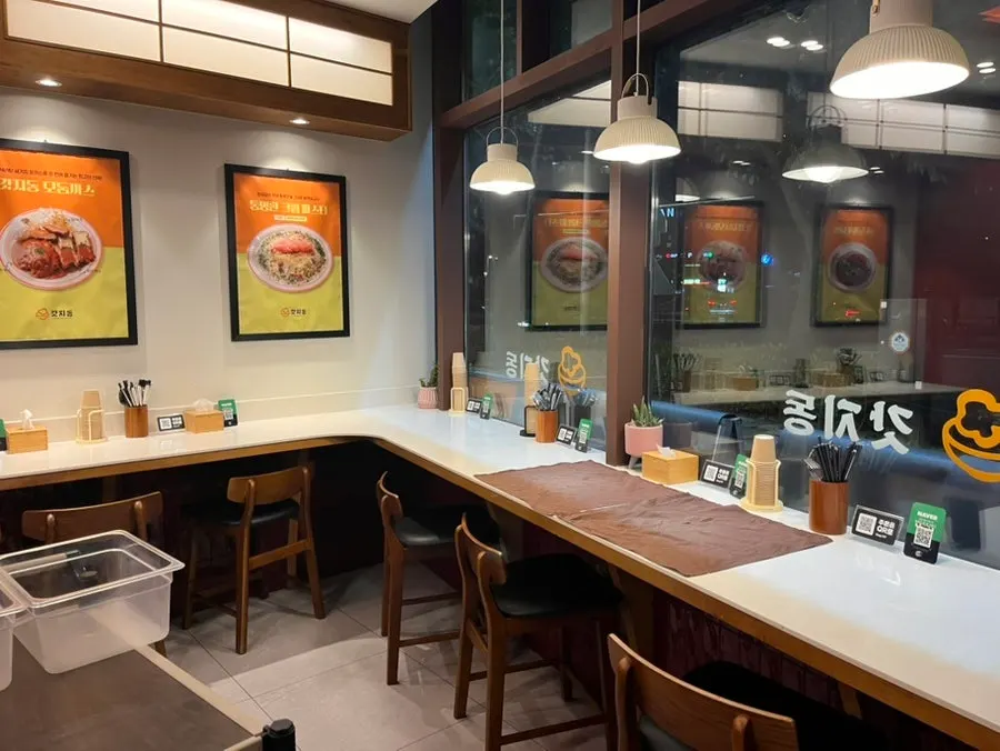 Calm interior and tables inside the restaurant