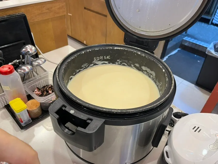 Close-up of the broth container at the self-serve bar