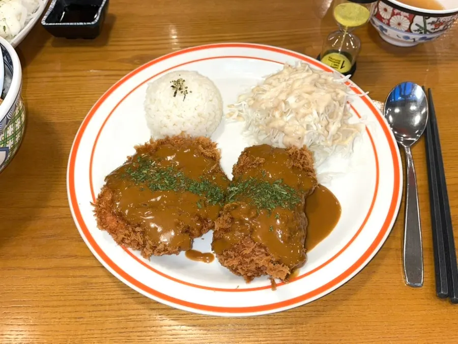 Signature half-and-half tonkatsu served with an hourglass