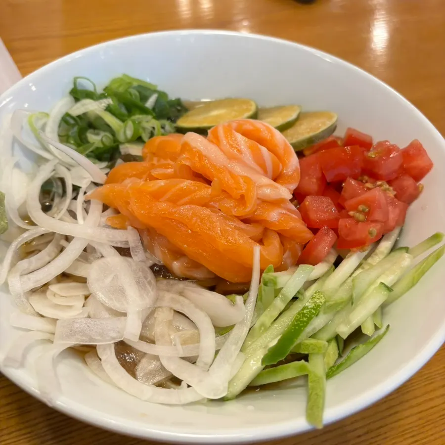 Tomato citrus salmon udon and giant oyakodon served together