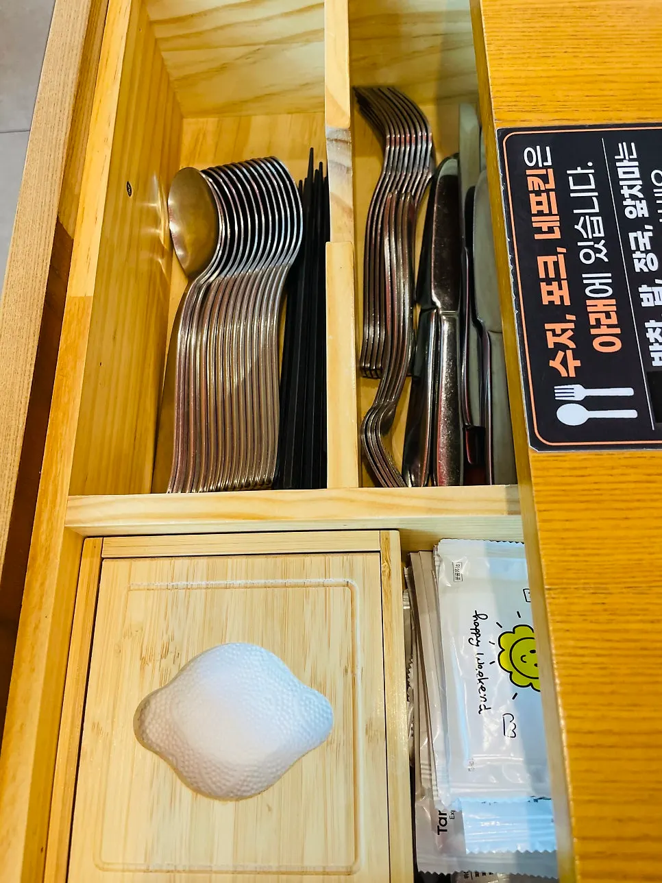 Tablet ordering device and utensil holder on the table