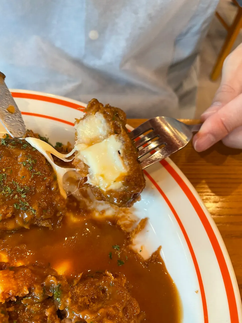 Cheese tonkatsu served with an hourglass timer