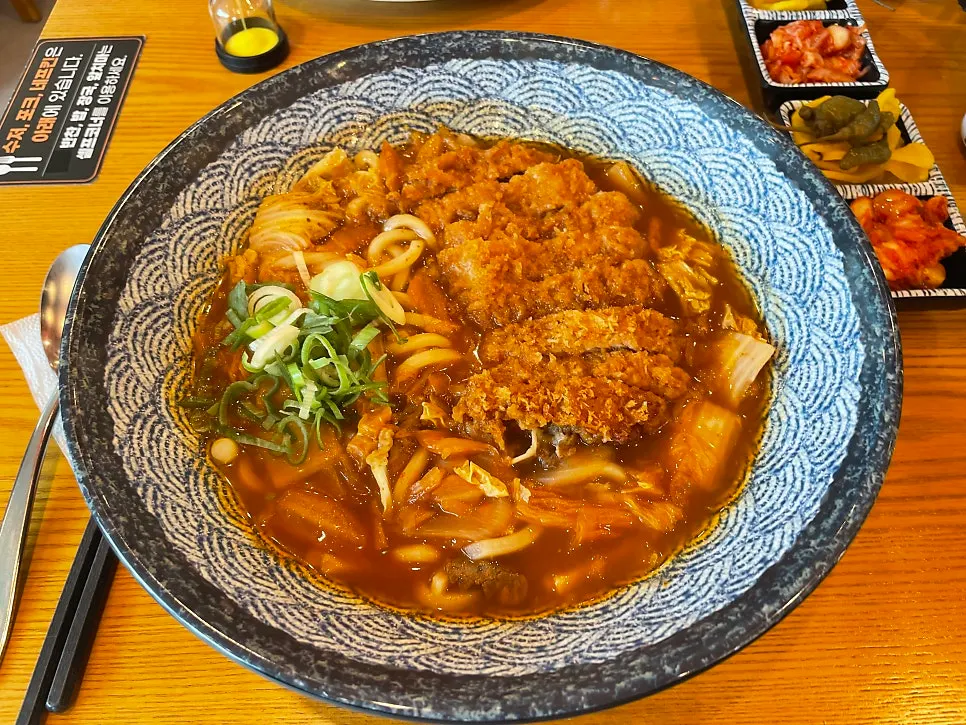 Large bowl of tonkatsu kimchi nabe udon