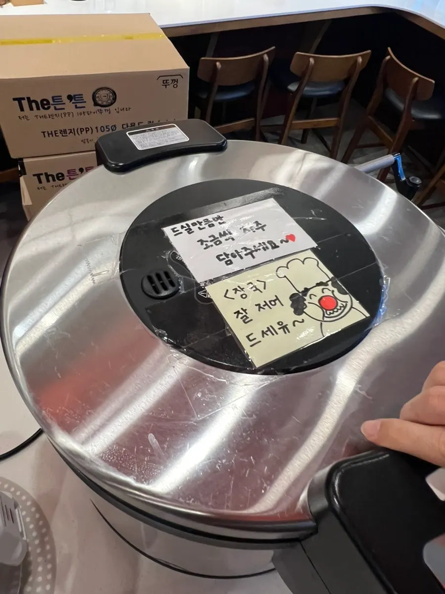 Self-serve bar Gatjidong dengan celemek sekali pakai