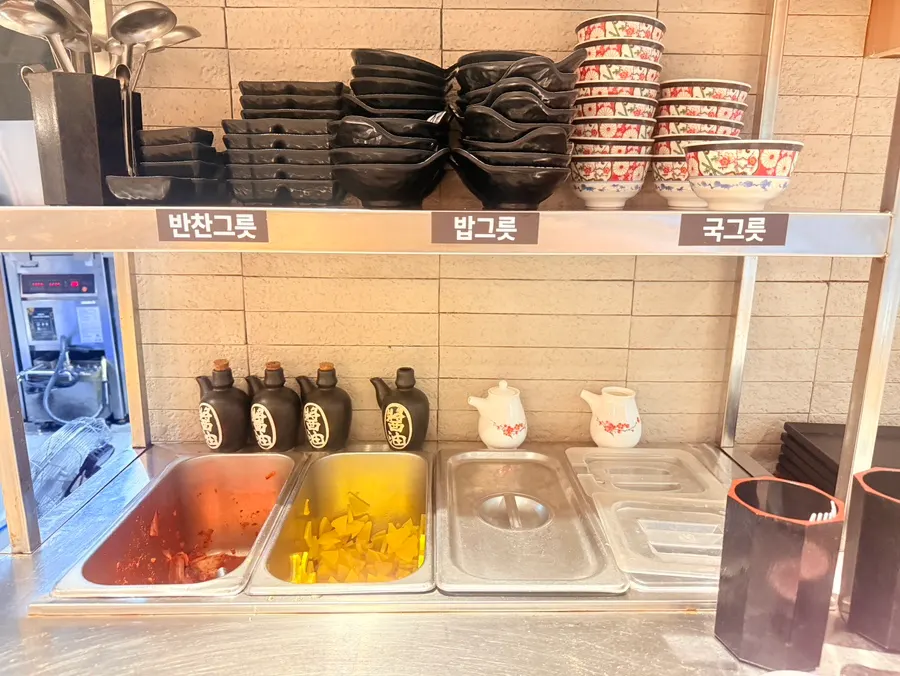 Self-bar with kimchi and pickled radish