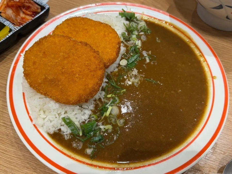Croquette curry rice and gyudon served in large bowls