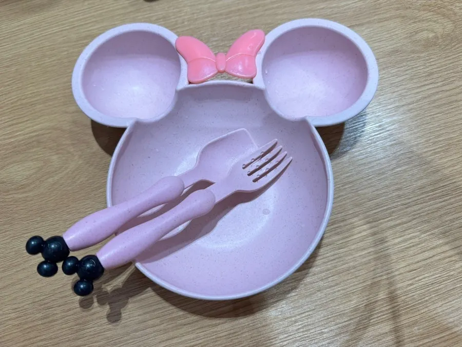 아기 식기와 비타민 서비스