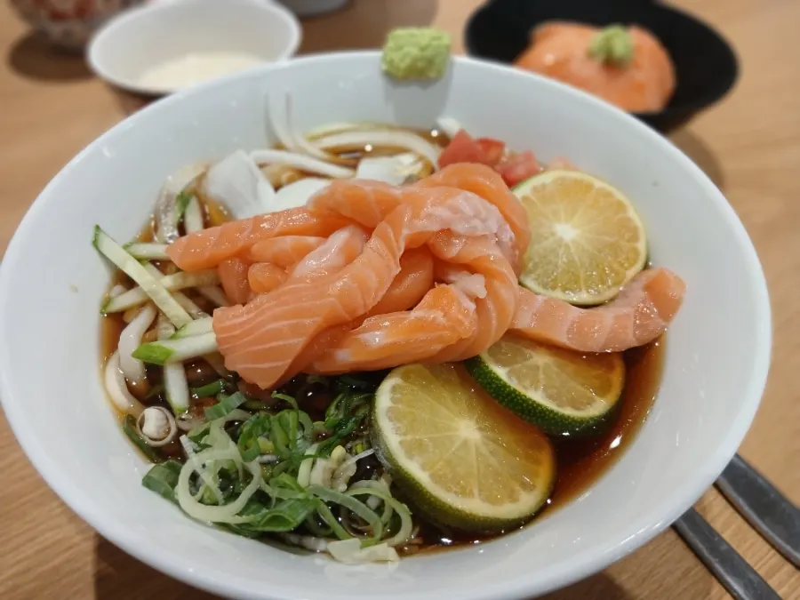 Shrimp and egg yolk in the shrimp jang bowl