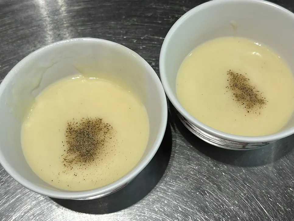 自助吧准备的小菜和浓汤
