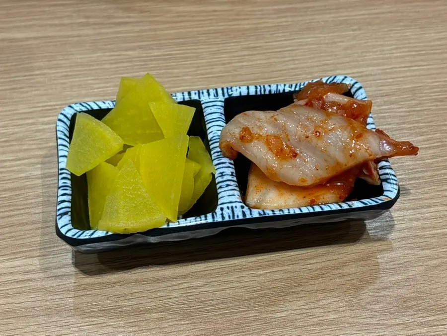 用餐准备完毕的桌面布置