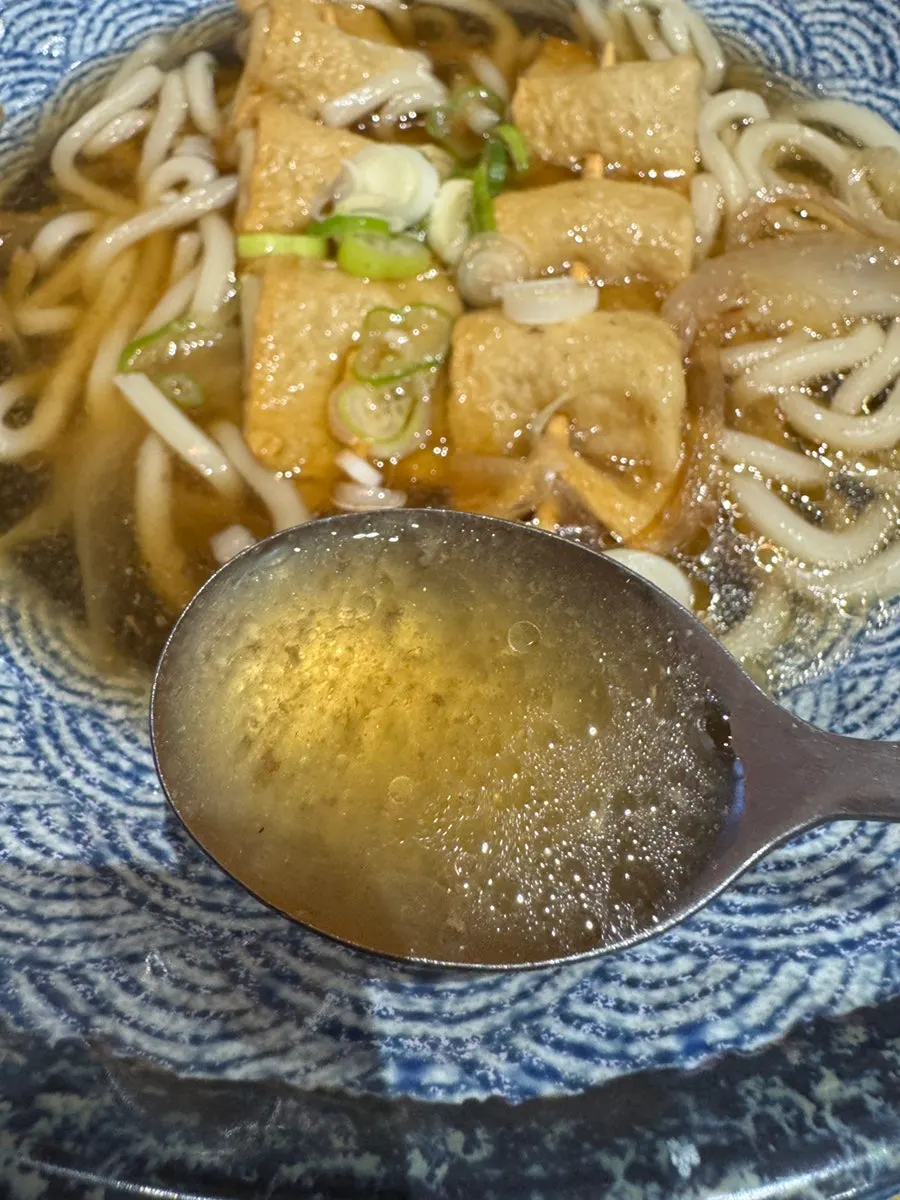 Lifting up the bouncy udon noodles
