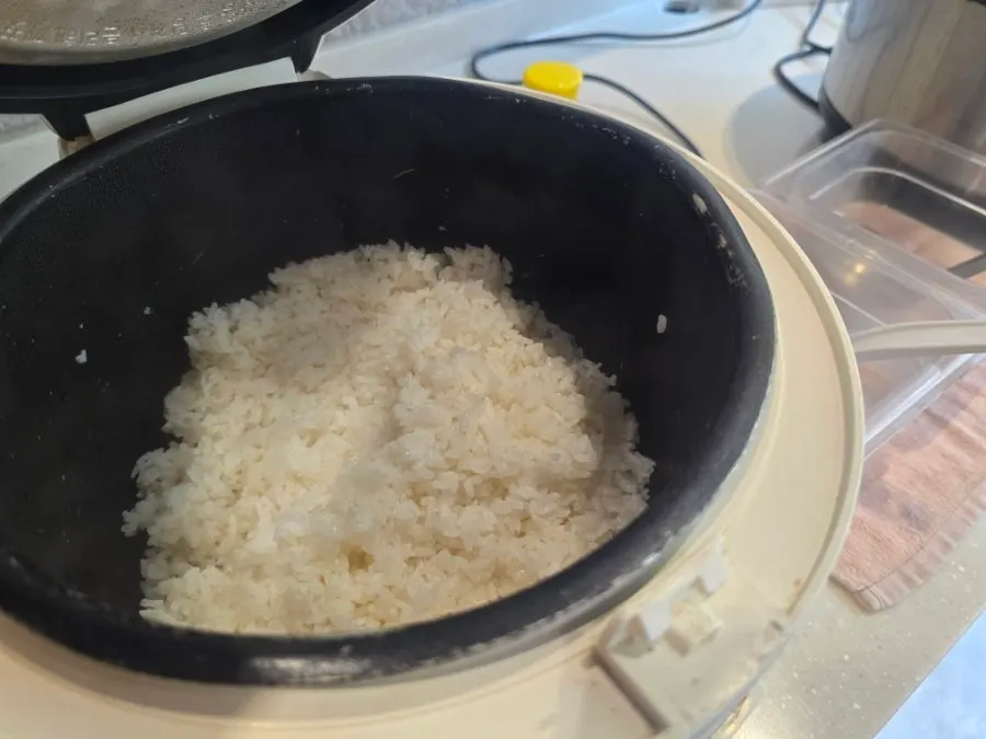 A full pot of rice at the self-serve corner