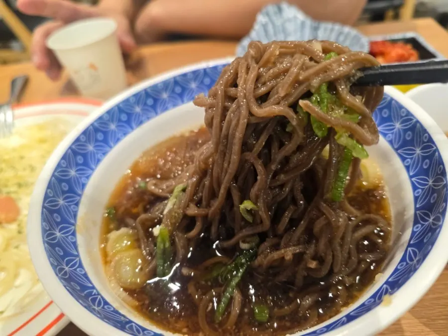 Buckwheat soba with chewy noodles and cool broth