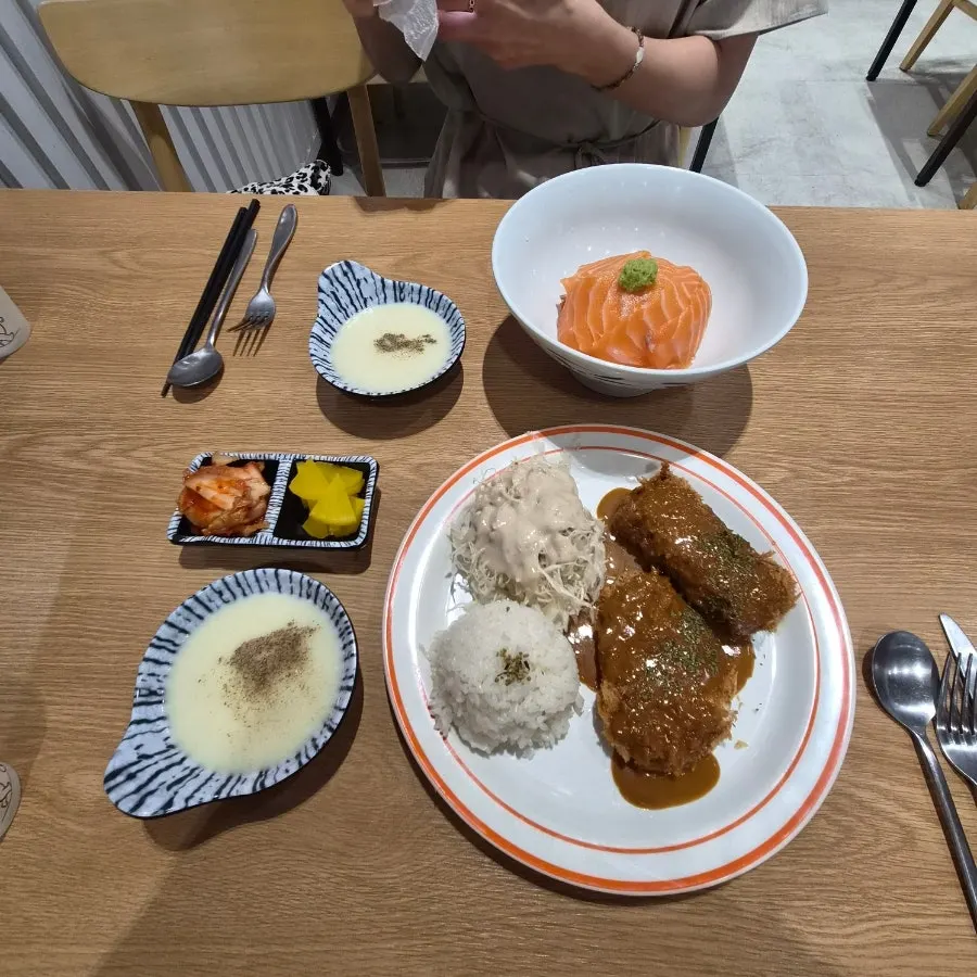 Half-and-half pork cutlet and salmon rice bowl set together for lunch