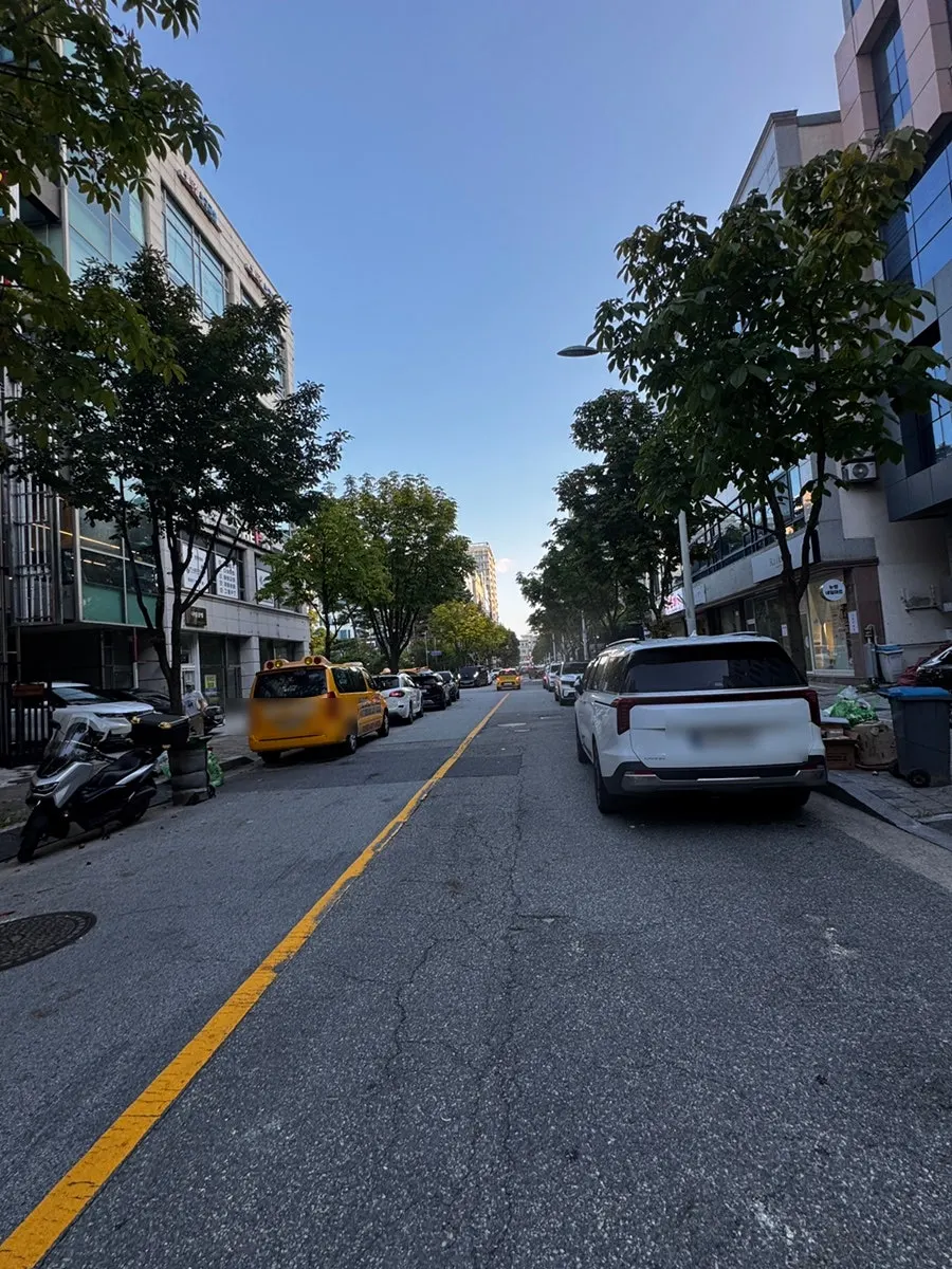 Parking space in front of Gatjidong Noeun Branch