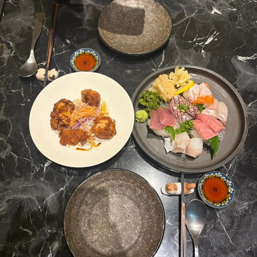 Table with mini karaage and the aged sashimi platter