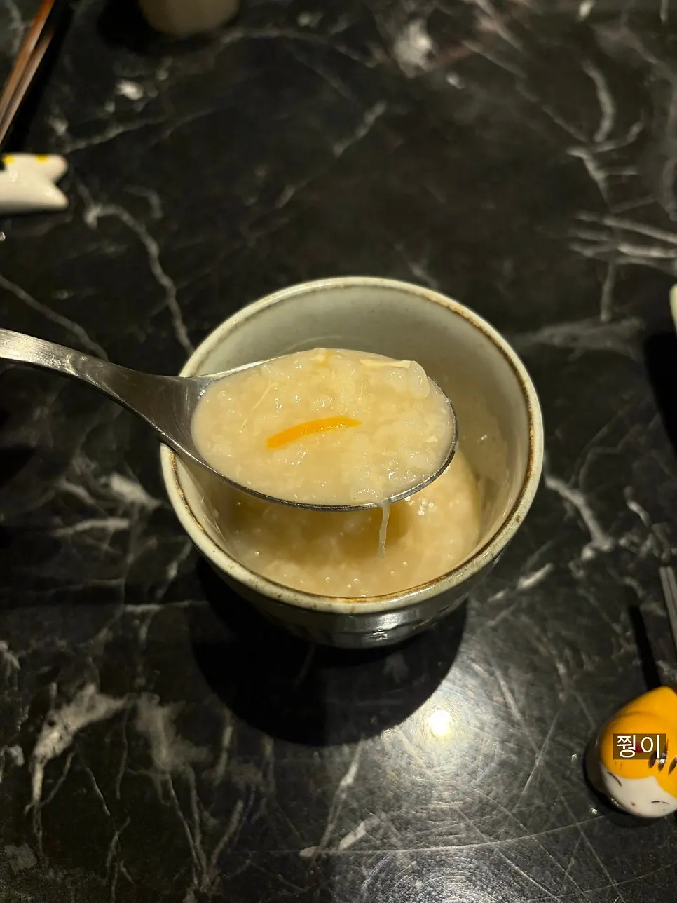 닭 육수 베이스 식전 죽 클로즈업