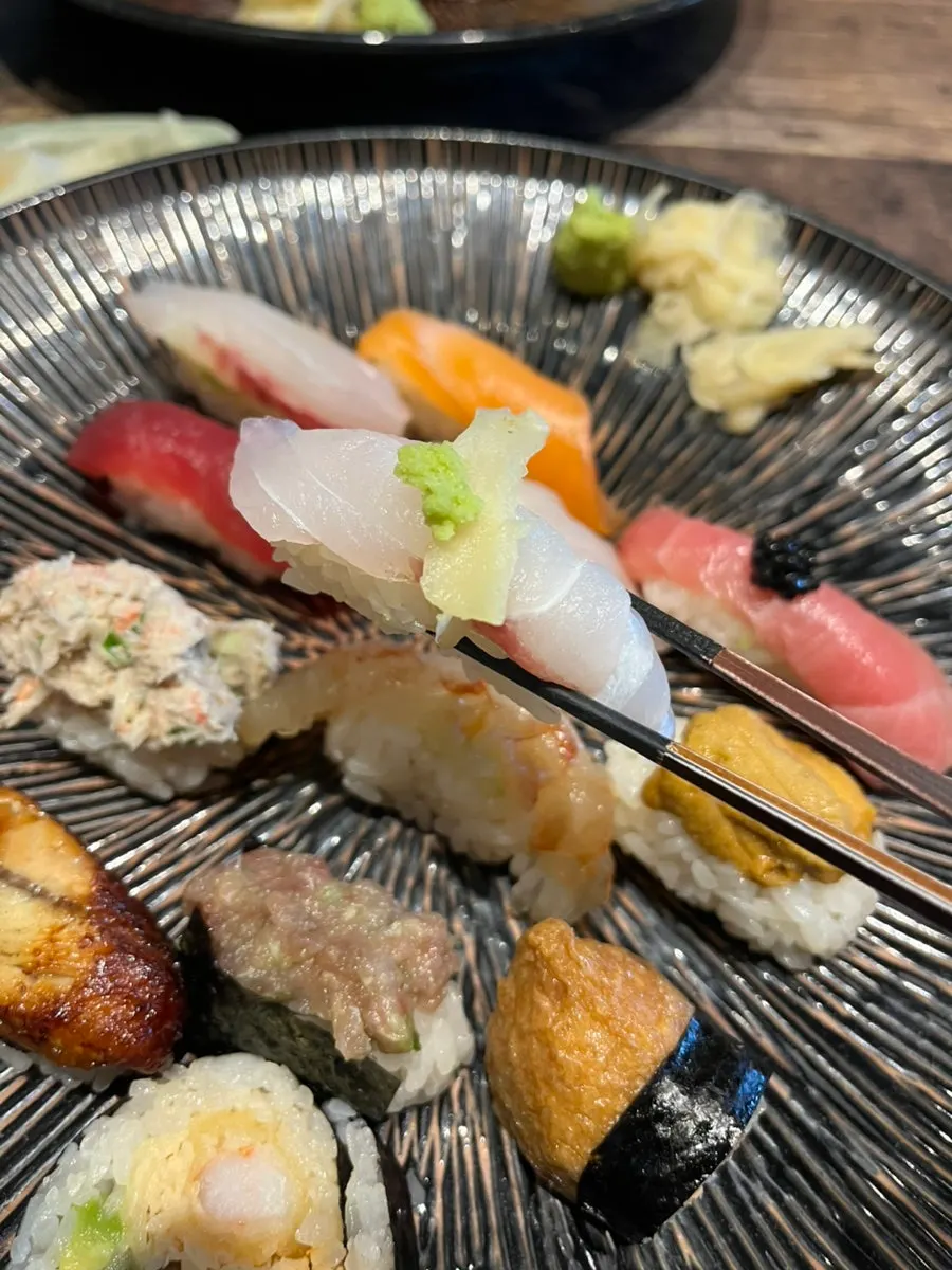 Flounder sushi and shrimp sushi at Gapposo