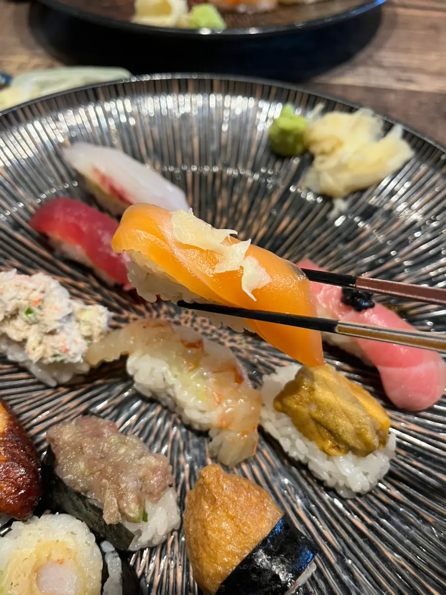 Salmon sushi at Gapposo