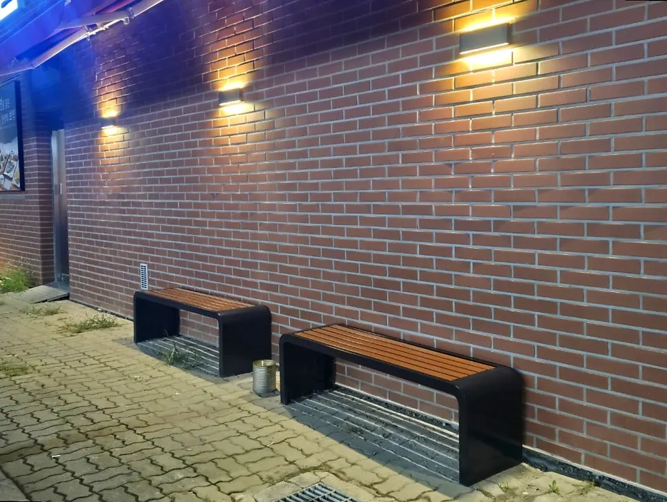 가야끝집 실외 대기 공간