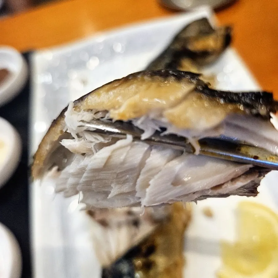 A piece of ray placed on a spoonful of rice