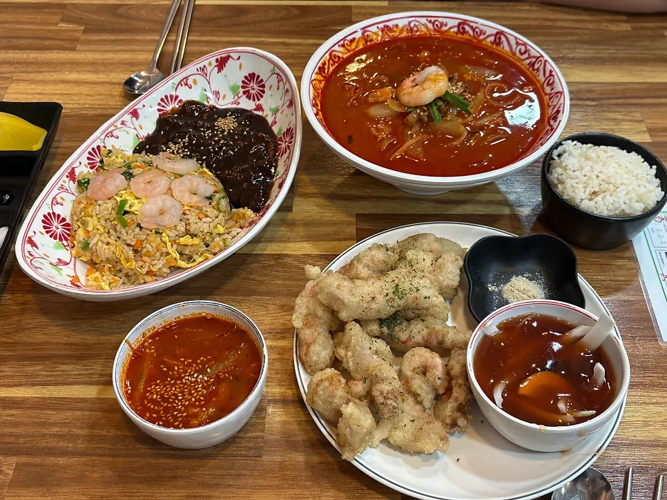 우삼겹짬뽕밥 볶음밥 탕수육 세트