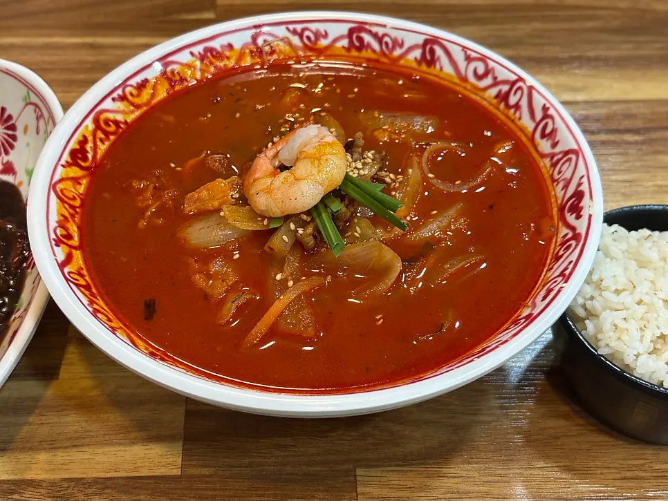 우삼겹짬뽕밥과 볶음밥 탕수육