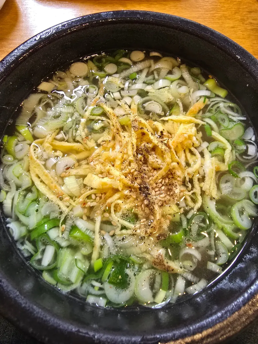 Naju gomtang in an earthenware bowl