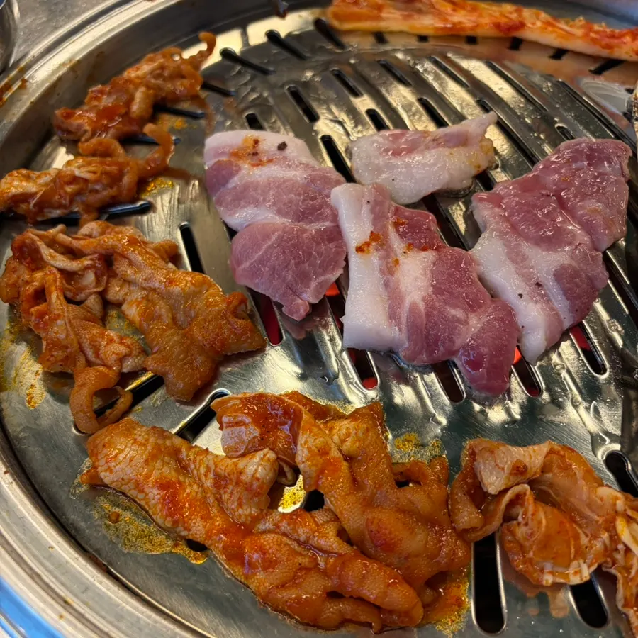 Mayonnaise served alongside the chicken feet