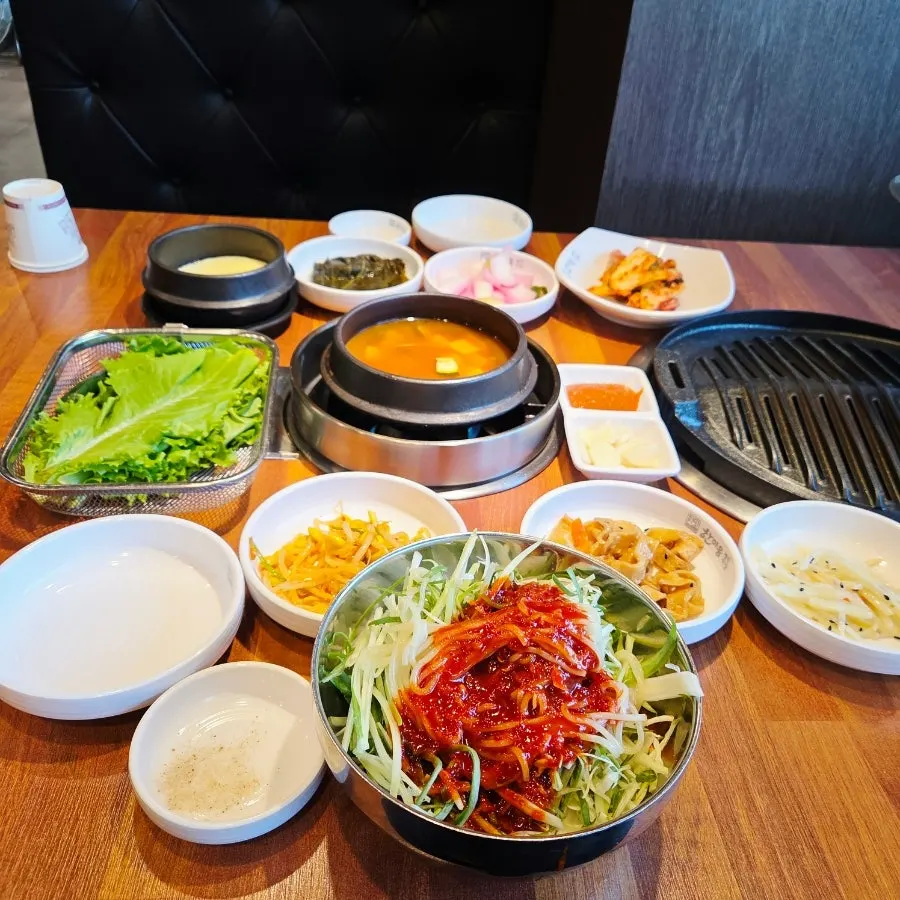 계란찜과 정갈한 기본 반찬