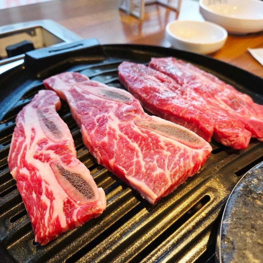 푸짐하게 나온 소한마리 고기