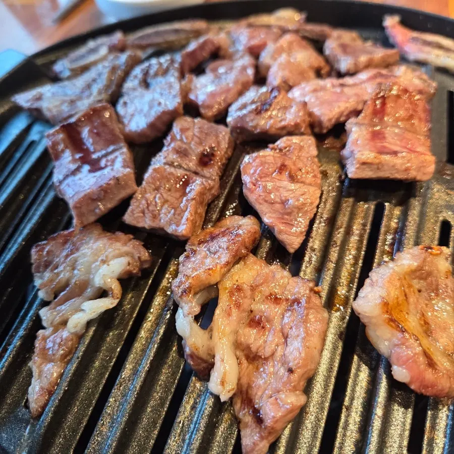 여러 부위로 구성된 소한마리